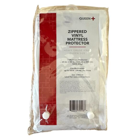 R+R Room & Retreat Queen Size Zippered Vinyl Mattress Protection - Heavy Duty - Picture 2 of 3